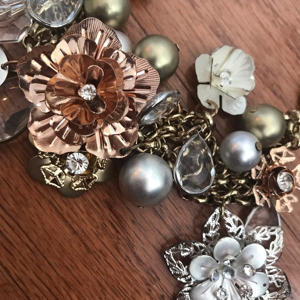 Spring BLING Necklace - Picture 4 of 5